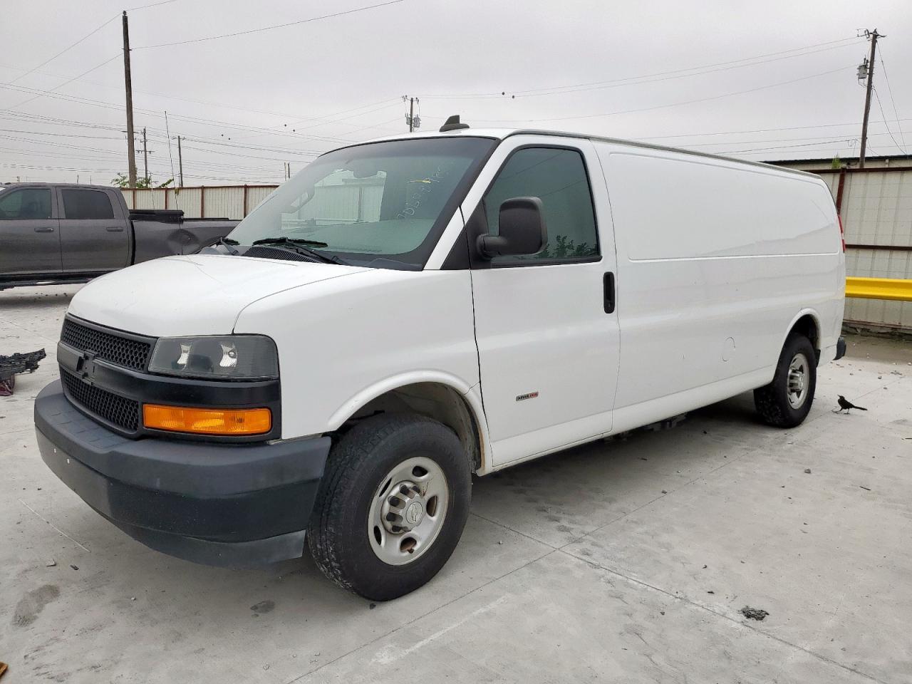 2021 Chevrolet Express G3500, VIN 1GCZGHF17M1179753 — Мелкие вмятины и царапины