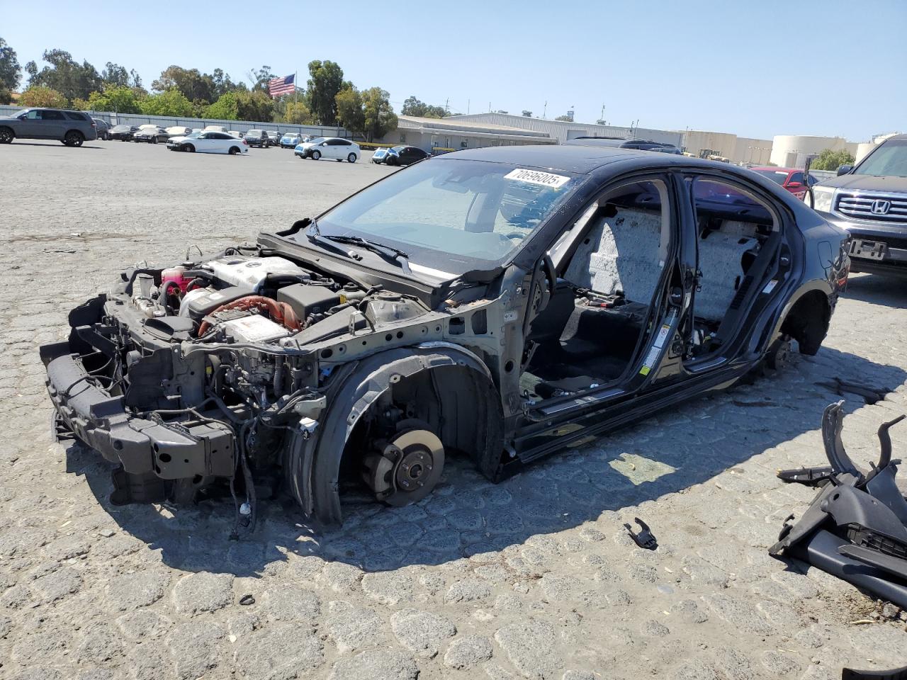 2018 Lexus ES 300h, VIN JTHBW1GG3J2194432 — Vandalism