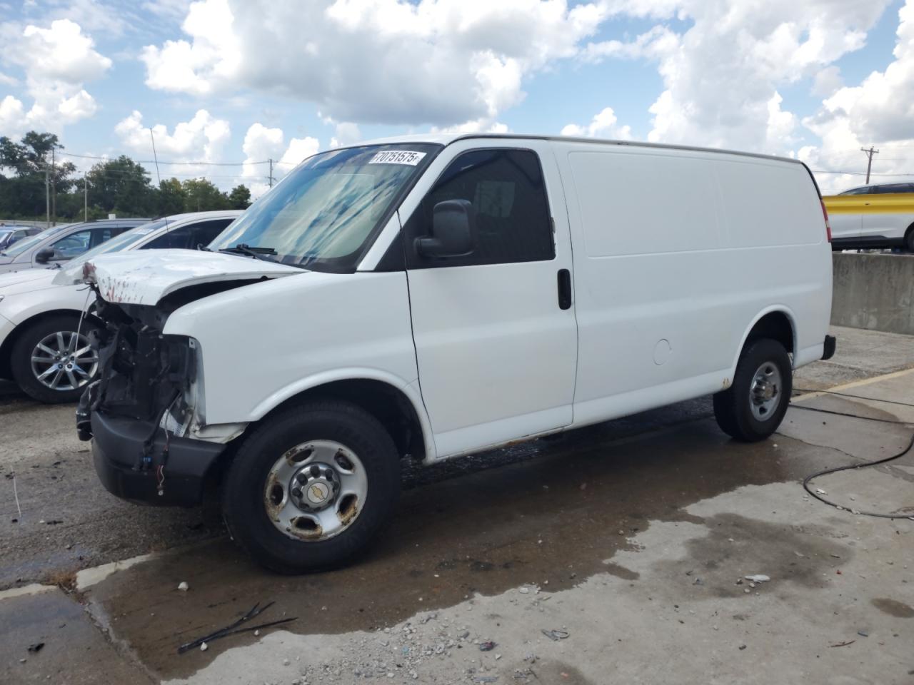 2008 Chevrolet Express G2500, VIN 1GCGG25K981182772 — Front end