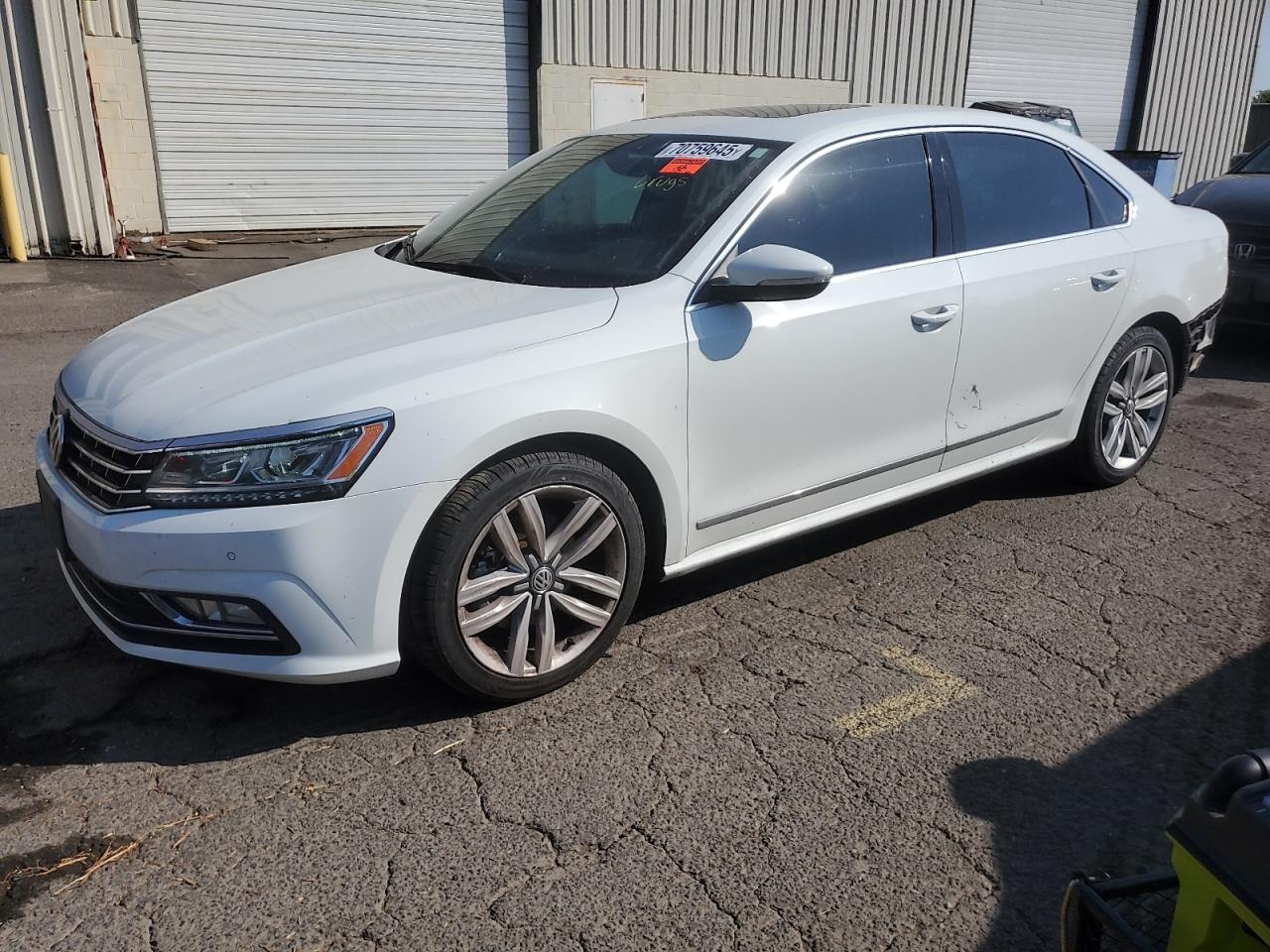 2017 Volkswagen Passat SE, VIN 1VWGT7A35HV023174 — Rear end