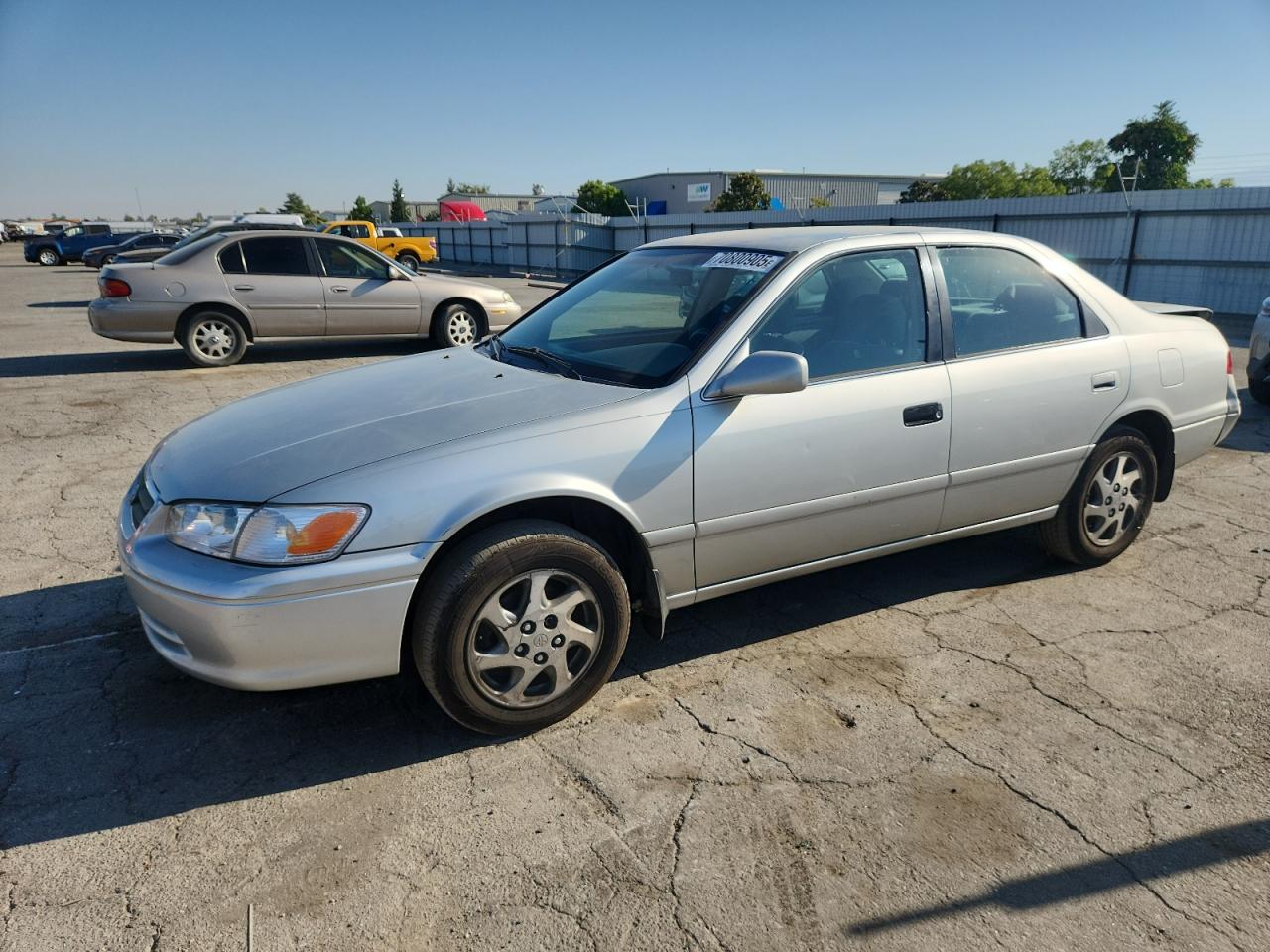 2001 Toyota Camry LE, VIN 4T1BF22K61U968238 — Фото с аукциона