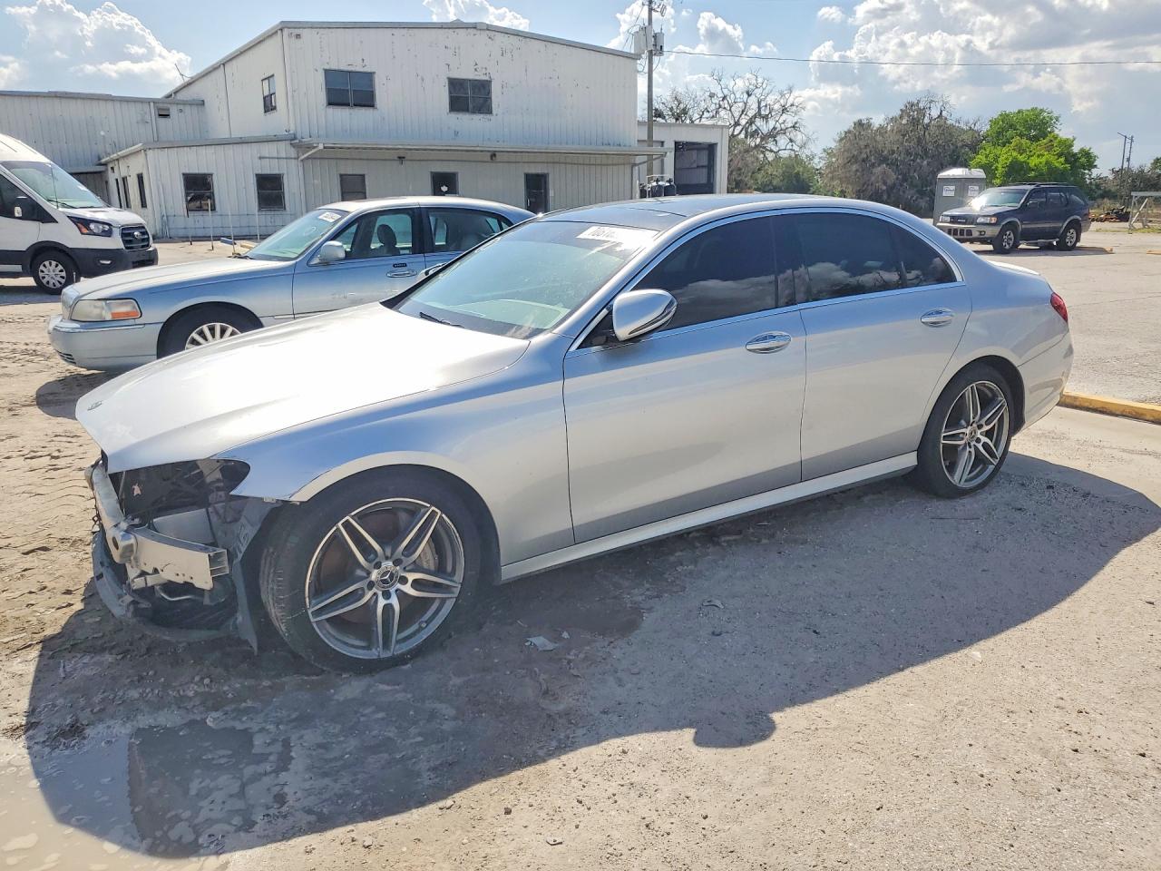 2017 Mercedes-Benz E 300 Luxury, VIN WDDZF4JB4HA240953 — Front end