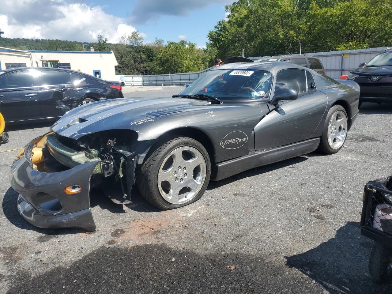 2002 Dodge Viper GTS, VIN 1B3ER69E22V100783 — Перед
