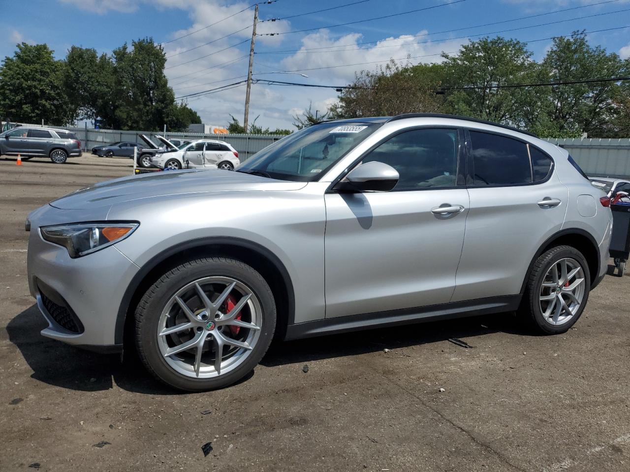 2018 Alfa Romeo Stelvio Ti Sport, VIN ZASFAKNN3J7C22667 — Minor dents and scratches