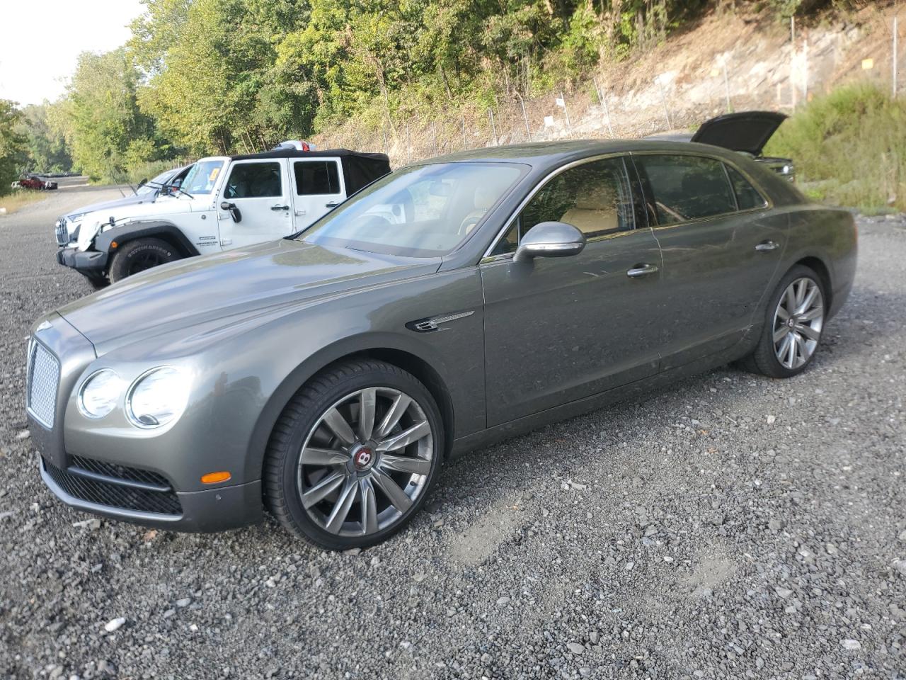 2016 Bentley Flying Spur V8, VIN SCBET9ZA0G8057097 — Front end