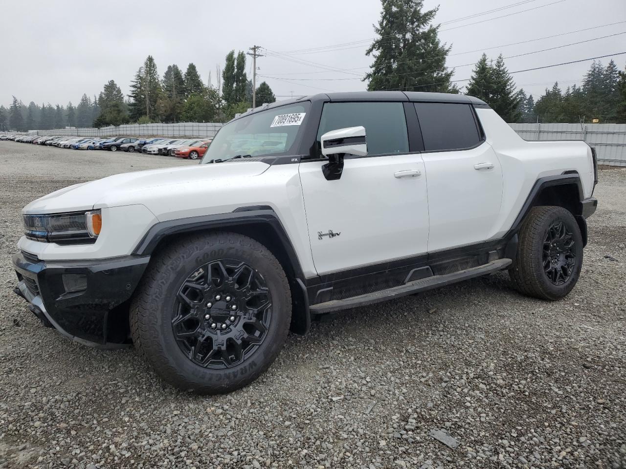 2024 GMC HUMMER EV Pickup 2X, VIN 1GT10BDD4RU110357 — Front end