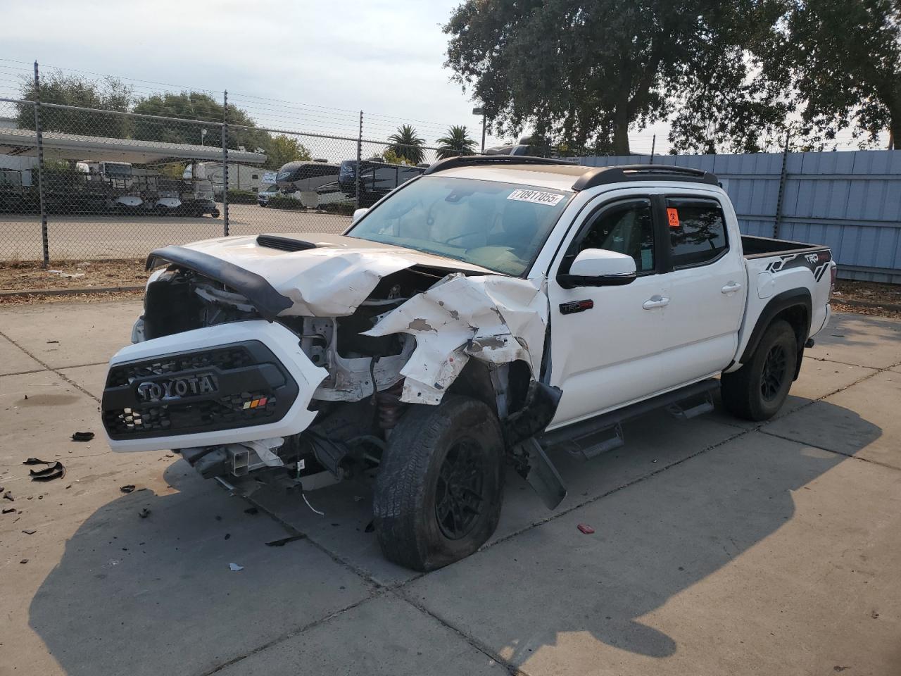 2021 Toyota Tacoma SR, VIN 5TFCZ5AN7MX278580 — Front end
