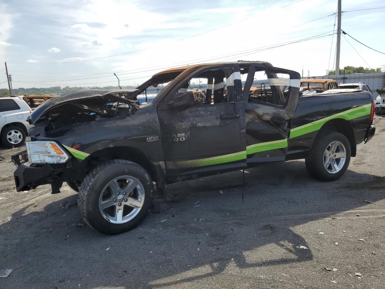 2018 Ram 1500 Express, VIN 1C6RR7FTXJS124829 — Пожар в салоне