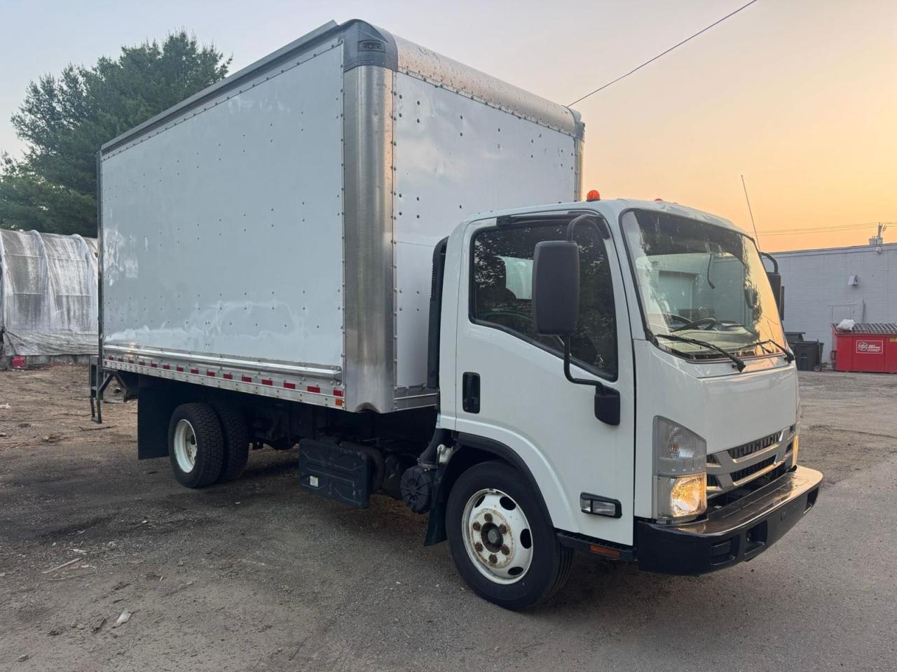 2020 Isuzu NRR IBT, VIN JALE5W169L7301227 — Normal wear