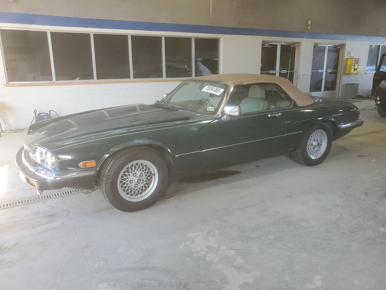 1991 Jaguar XJS, VIN SAJTW4841MC177317 — Пожар в моторном отсеке