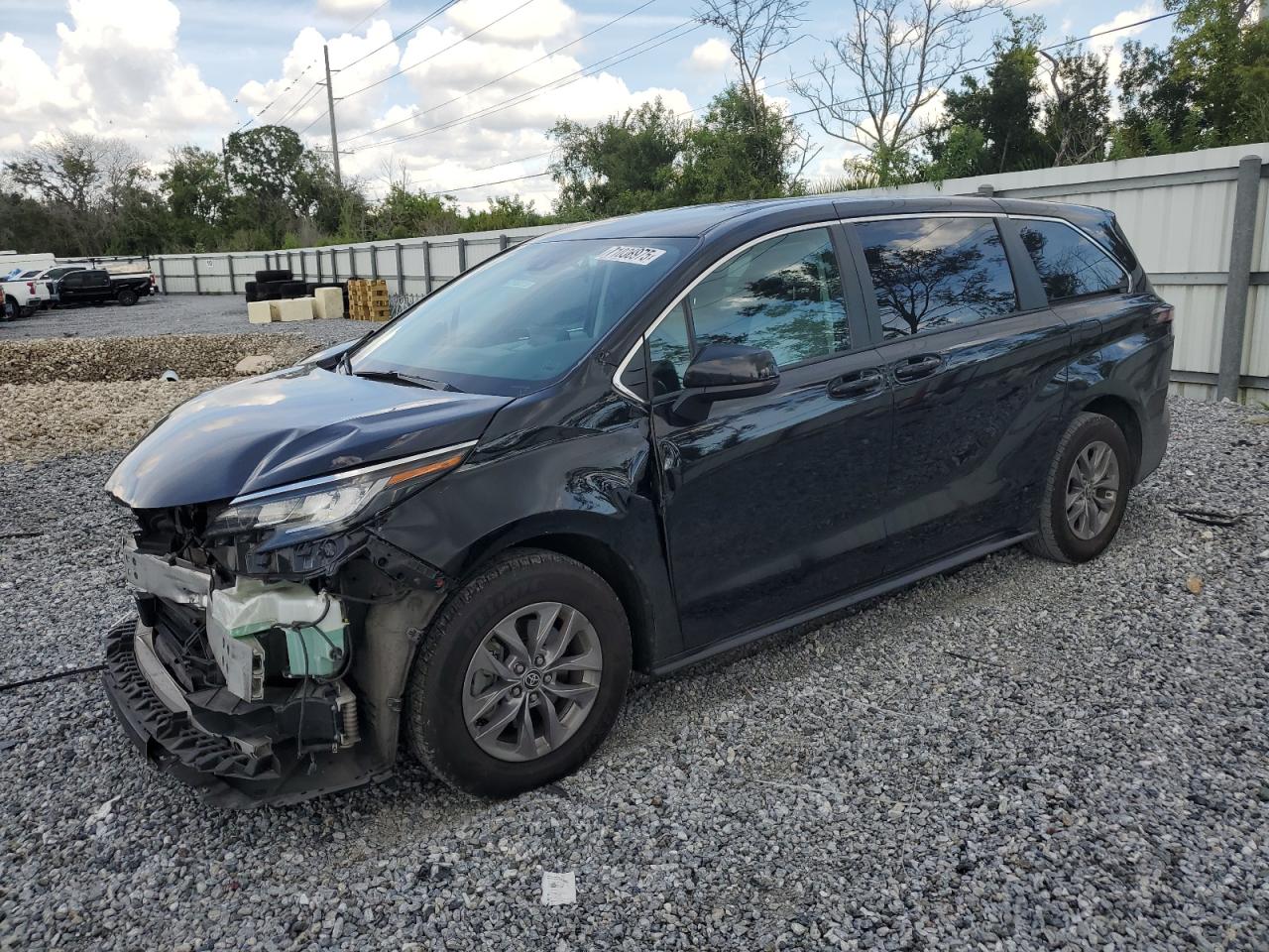 2023 Toyota Sienna LE, VIN 5TDKRKEC5PS163702 — Front end
