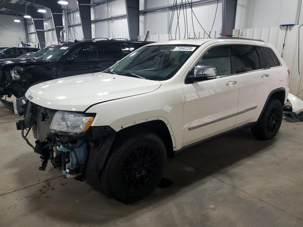 2011 Jeep Grand Cherokee Limited, VIN 1J4RR5GG9BC745113 — Front end