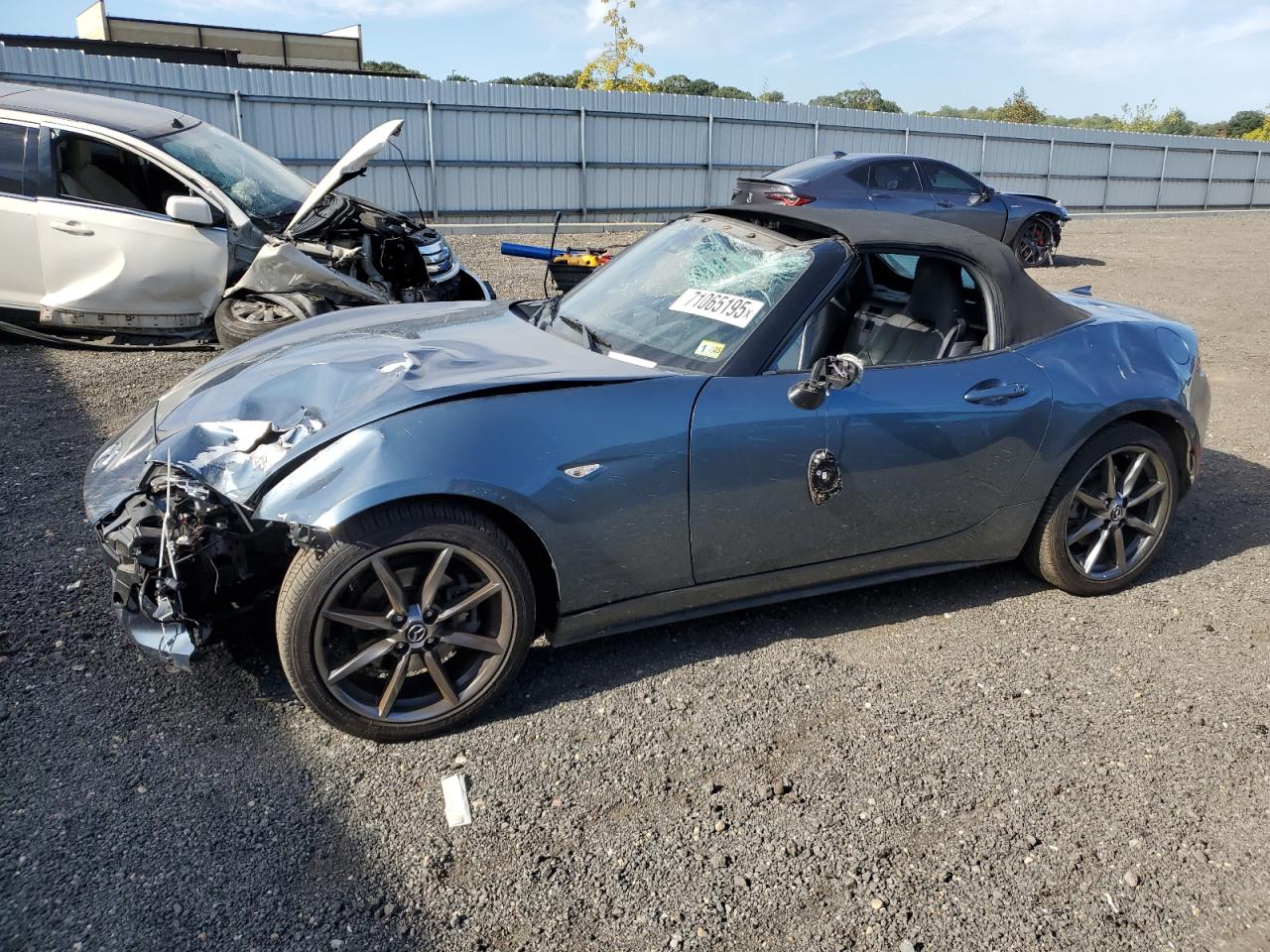 2016 Mazda MX-5 Miata Grand Touring, VIN JM1NDAD77G0106429 — Front end