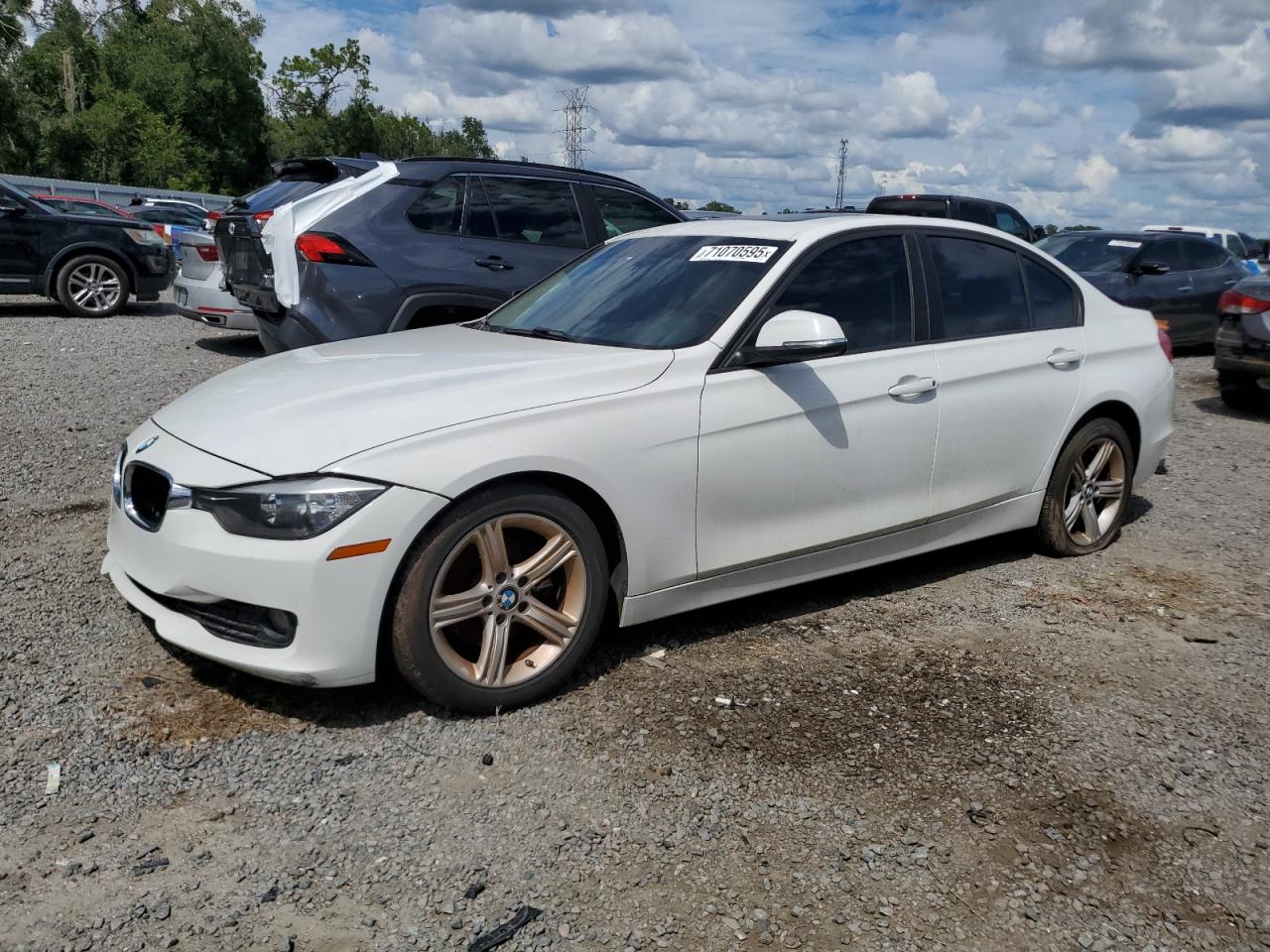 2014 BMW 3 Series 320i, VIN WBA3B1G59ENS78997 — Front end