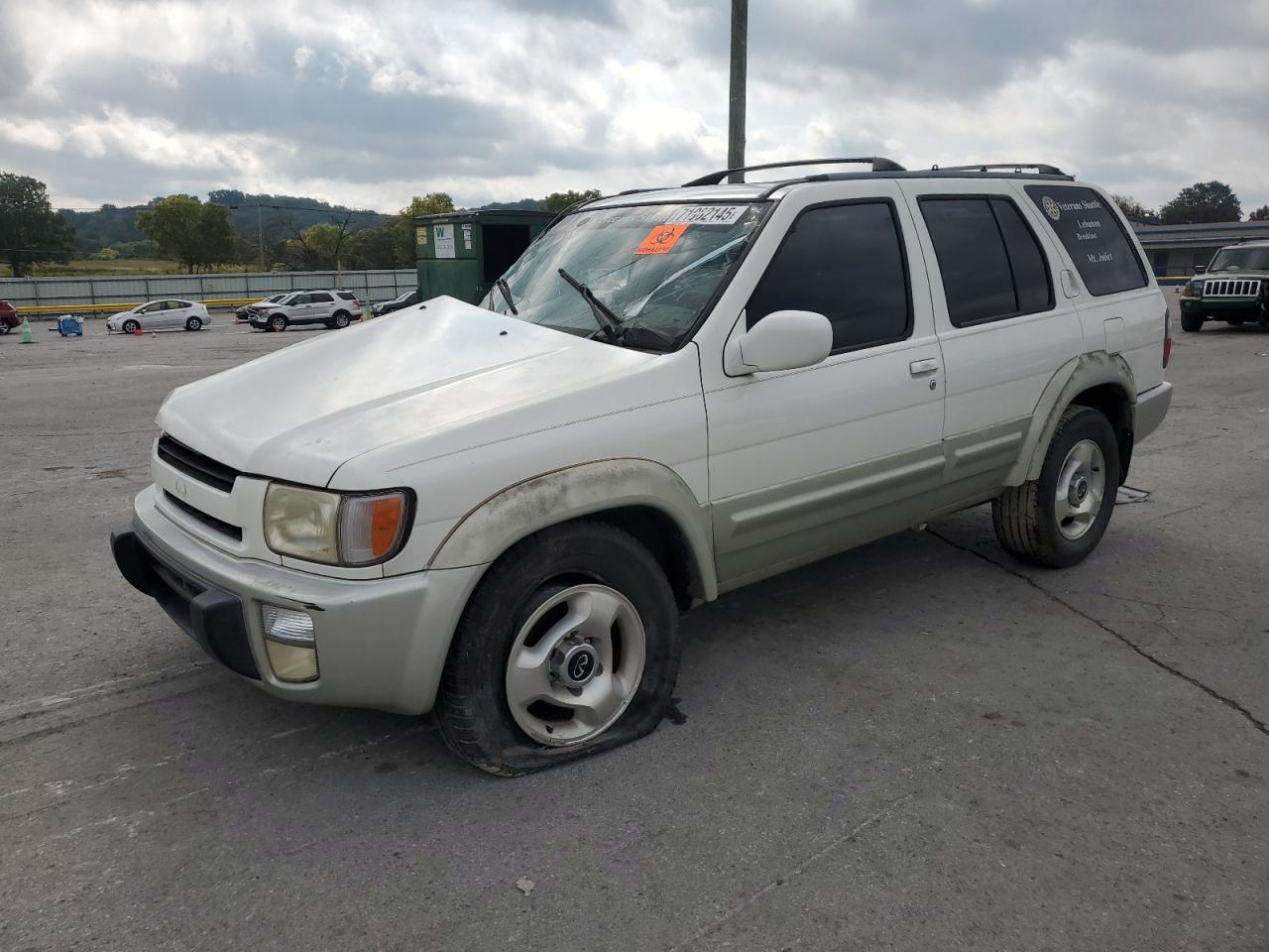 2000 Infiniti QX4, VIN JNRAR07Y7YW085384 — Front end