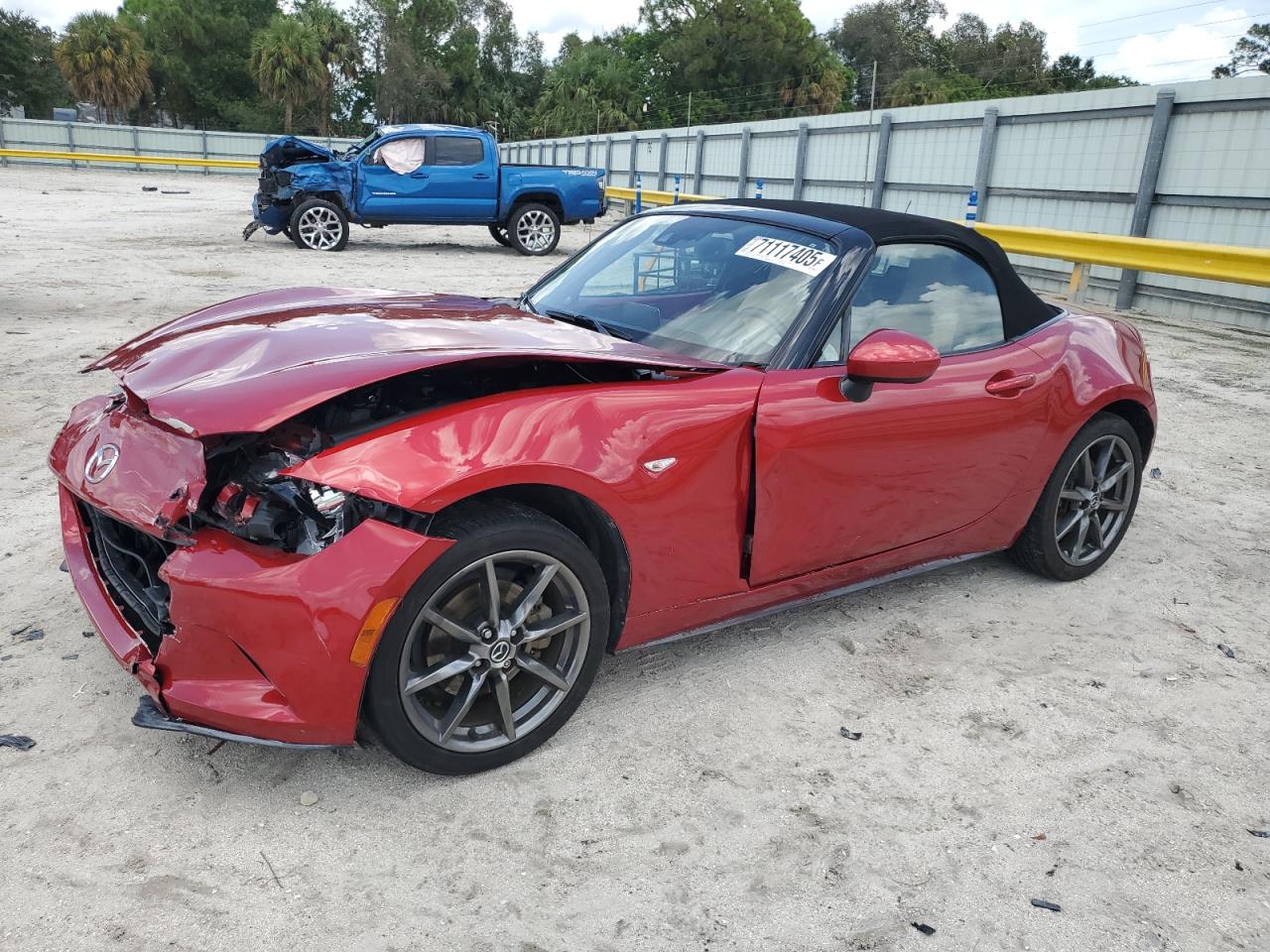 2016 Mazda MX-5 Miata Grand Touring, VIN JM1NDAD70G0100245 — Front end