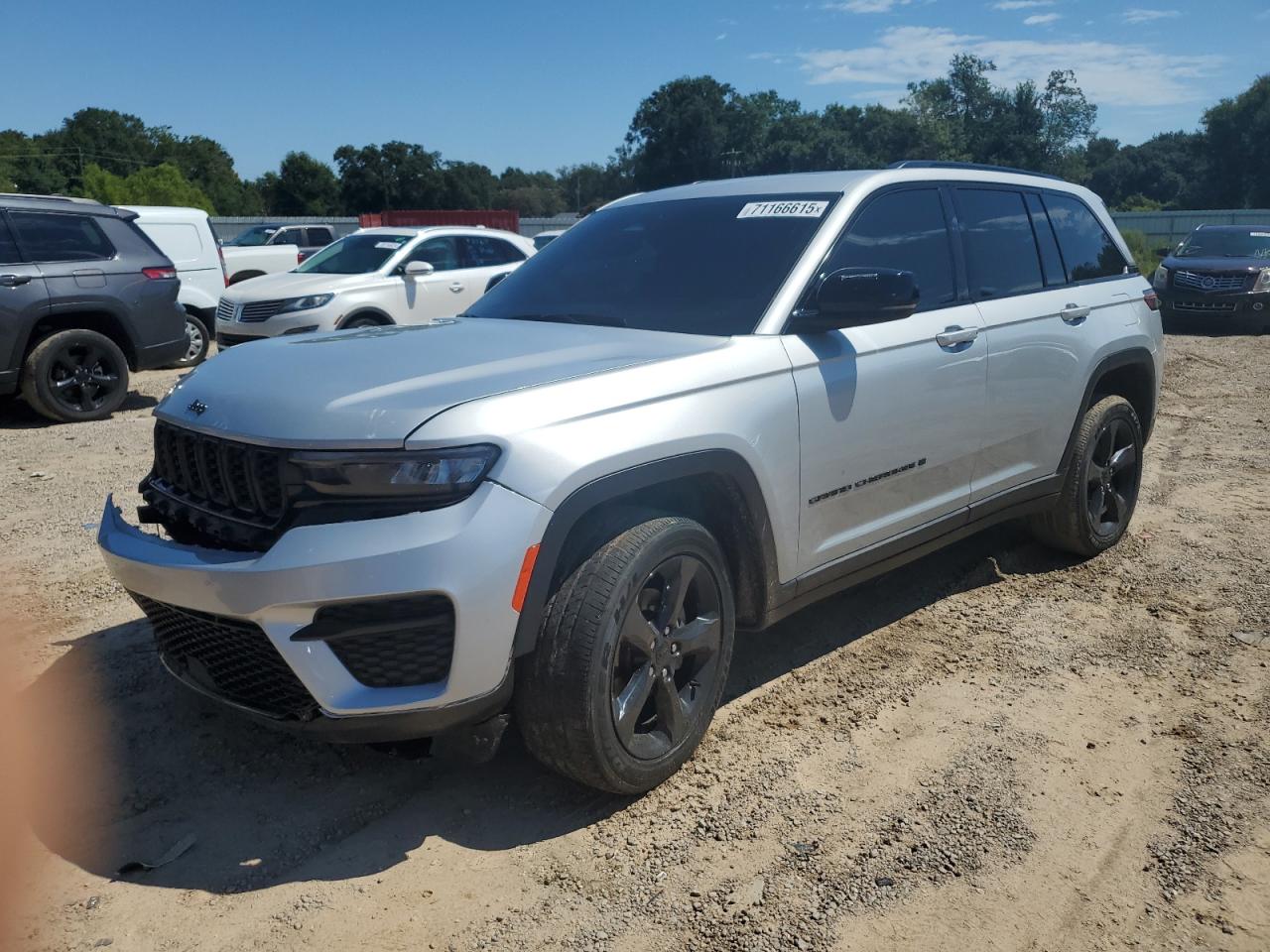 2024 Jeep Grand Cherokee Laredo, VIN 1C4RJGAG5RC708992 — Front end