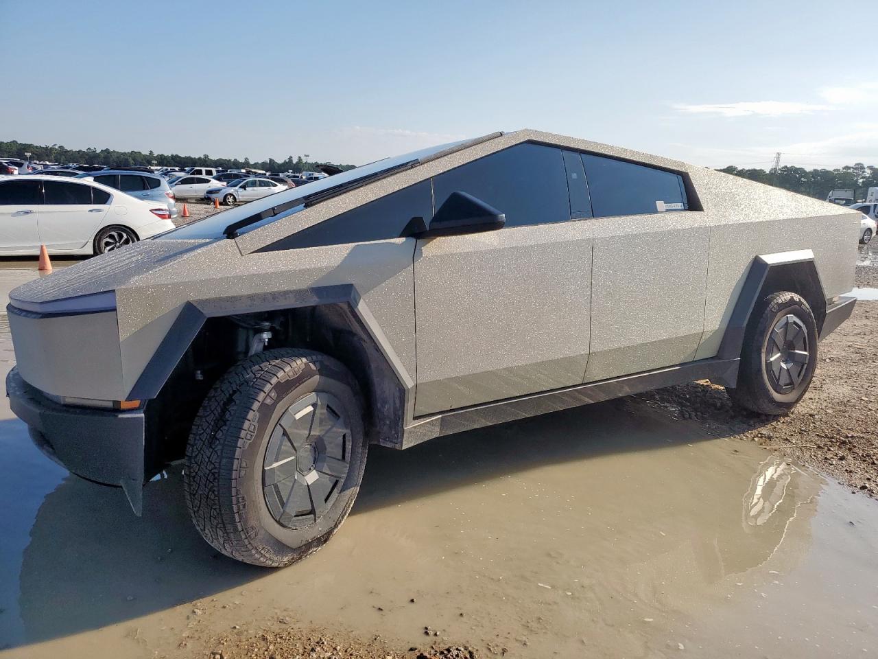 2025 Tesla Cybertruck, VIN 7G2CEHED0SA072971 — Side