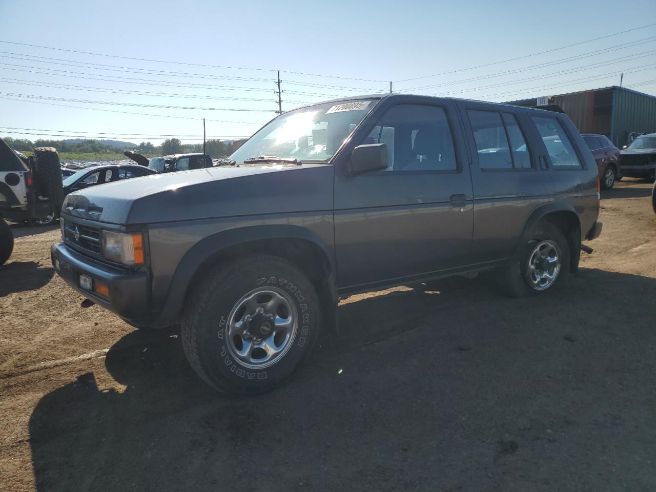 1993 Nissan Pathfinder SE, VIN JN8HD17Y9PW130492 — Бок