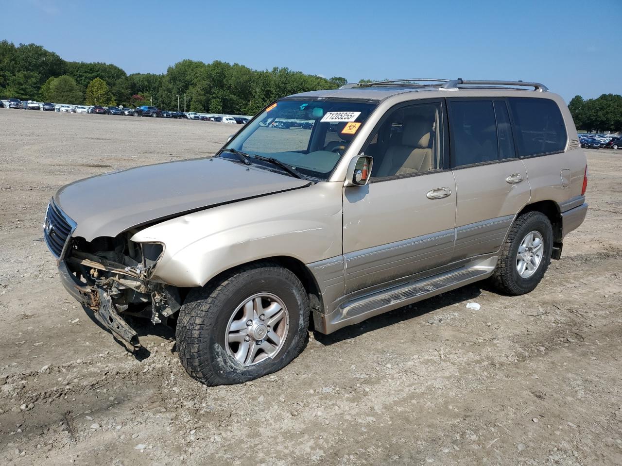 2001 Lexus LX 470, VIN JTJHT00W113511664 — Front end