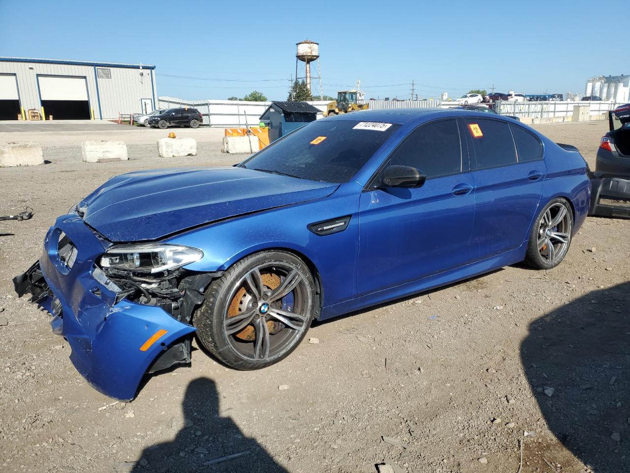 2016 BMW M5, VIN WBSFV9C50GD595449 — Перед