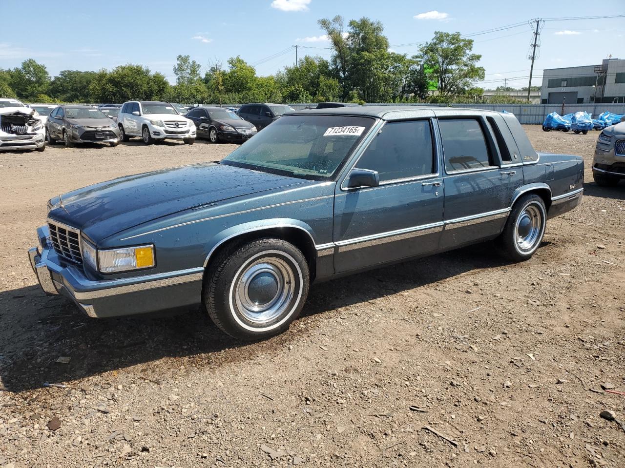 1992 Cadillac DeVille, VIN 1G6CD53B3N4275635 — Бок
