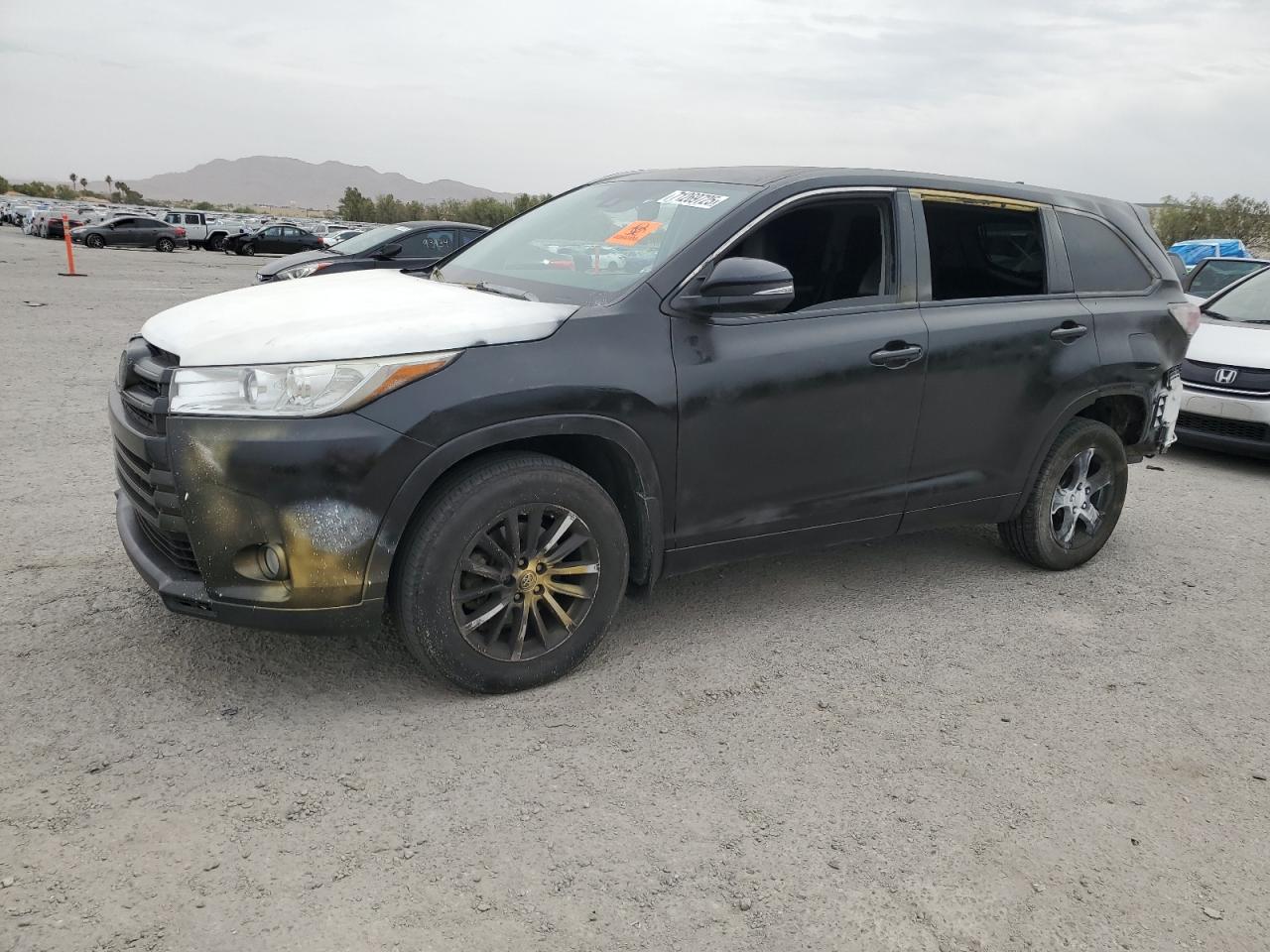 2018 Toyota Highlander XLE, VIN 5TDJZRFH9JS816697 — Rear end