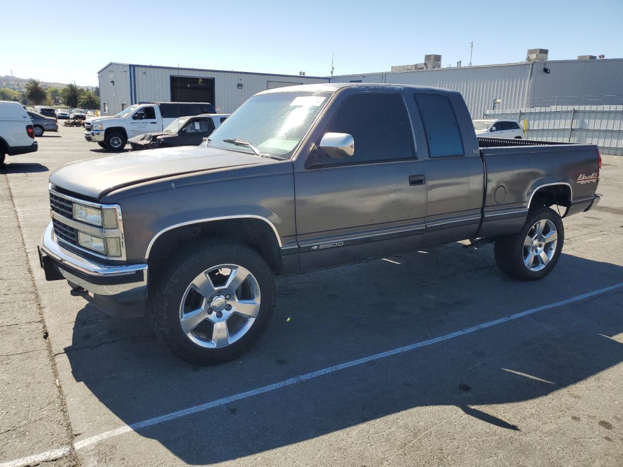 1992 Chevrolet Silverado 2500, VIN 2GCFK29K9N1144470 — Side