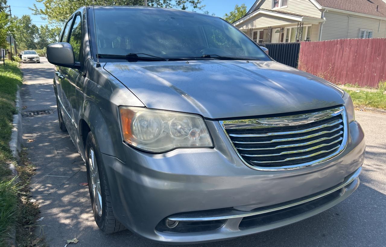 2015 Chrysler Town & Country Touring, VIN 2C4RC1BG2FR629921 — Prior damage history