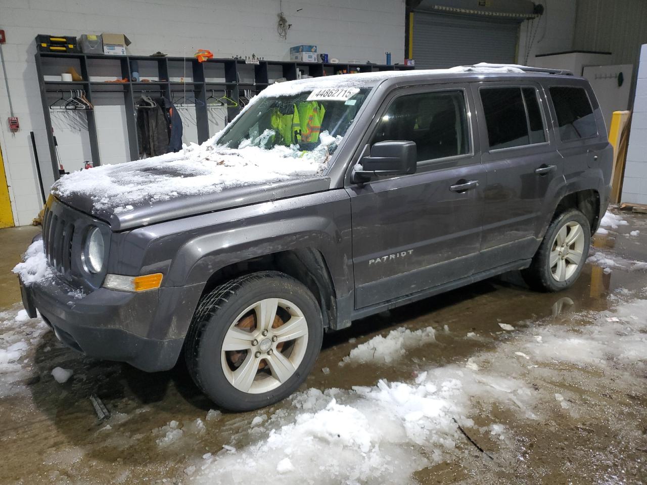 2015 Jeep Patriot Latitude, VIN 1C4NJRFB0FD417782 — Normal wear