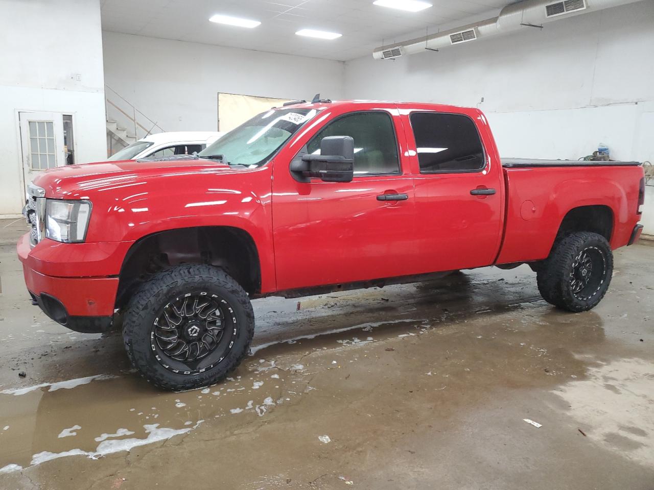 2013 GMC Sierra 2500HD Work Truck, VIN 1GT12ZC86DF183847 — Пожар в салоне