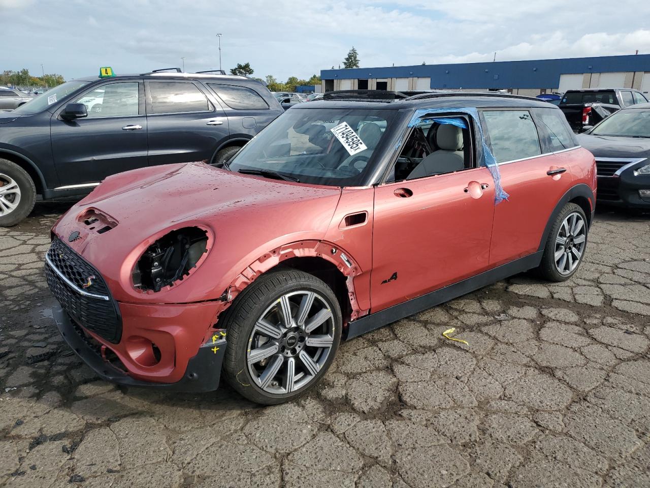2023 MINI Clubman Cooper S, VIN WMWXJ1C03P2T77947 — Перед