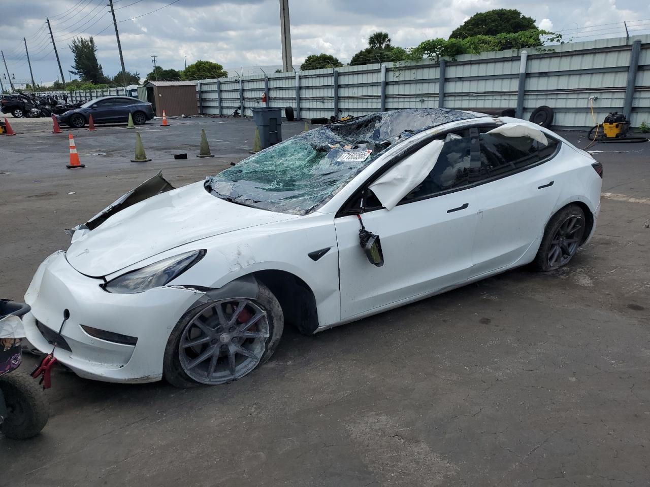 2021 Tesla Model 3 Long Range, VIN 5YJ3E1EBXMF055562 — Опрокидывание
