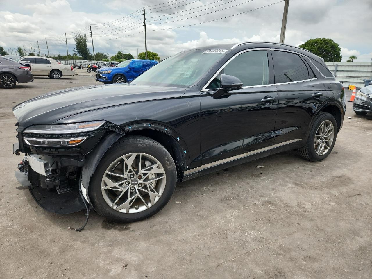 2023 Genesis GV70 2.5T, VIN KMUMADTB7PU132997 — Front end