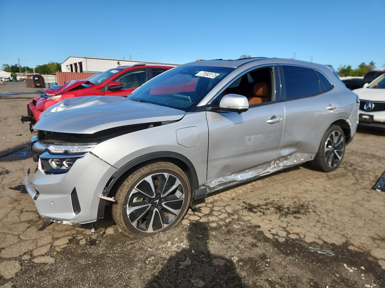 2024 VinFast VF 8 Plus, VIN RLLV1AFA8RH008957 — Перед