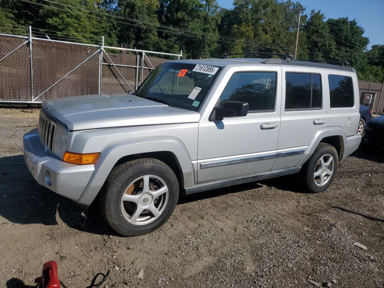 2010 Jeep Commander Sport, VIN 1J4RH4GK1AC118308 — Side