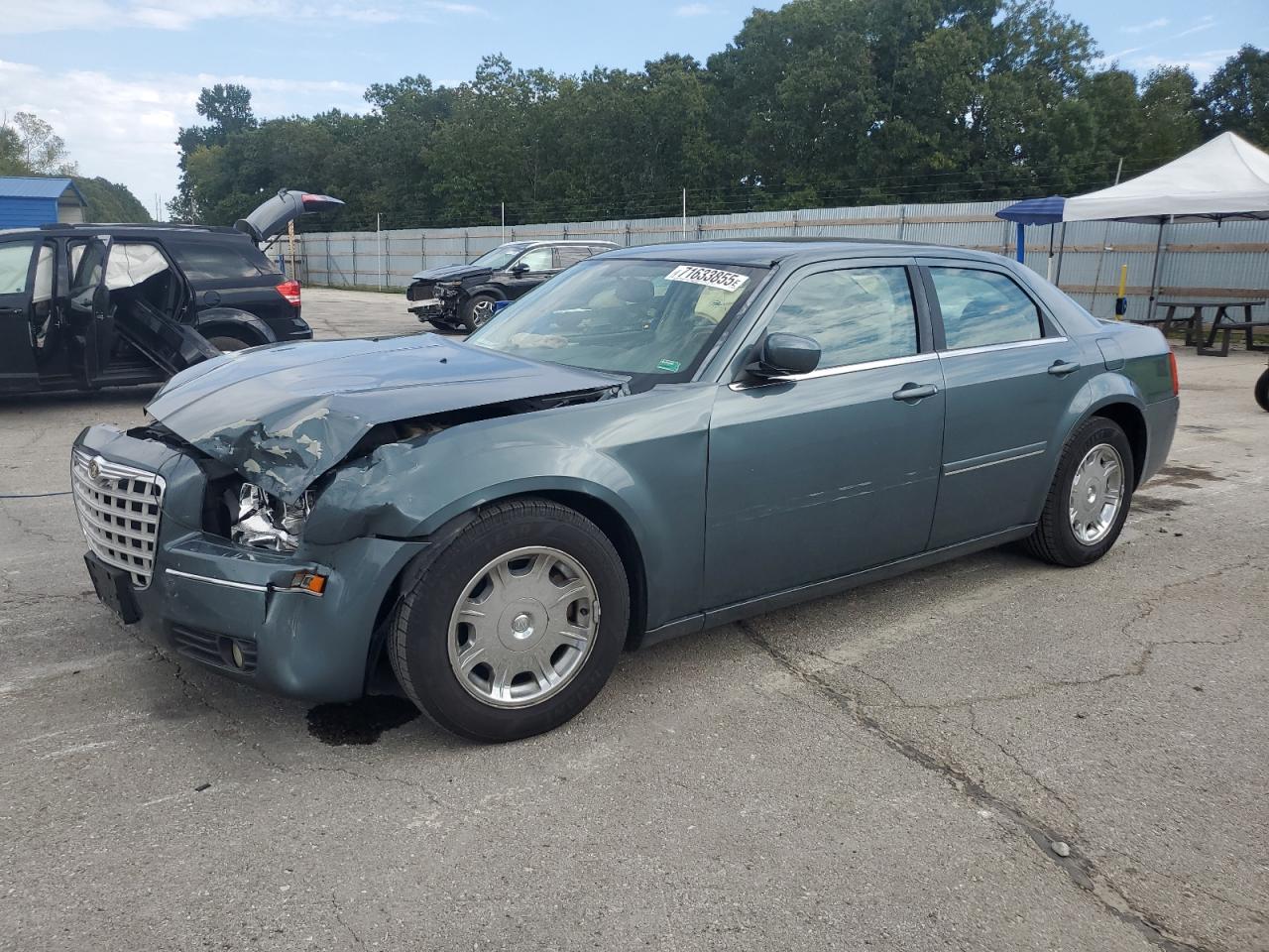 2005 Chrysler 300 Touring, VIN 2C3AA53GX5H153516 — Перед