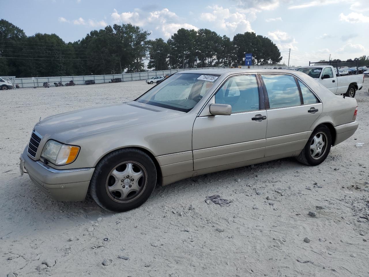 1999 Mercedes-Benz S 320/430/500, VIN WDBGA43G1XA419036 — Minor dents and scratches