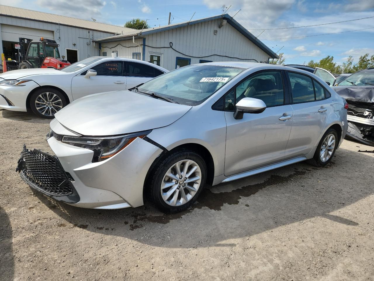 2021 Toyota Corolla LE, VIN JTDVPMAE1MJ155689 — Front end
