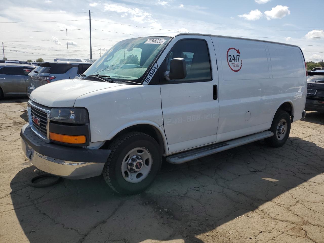 2015 GMC Savana Cargo, VIN 1GTW7FCFXF1154291 — Front end