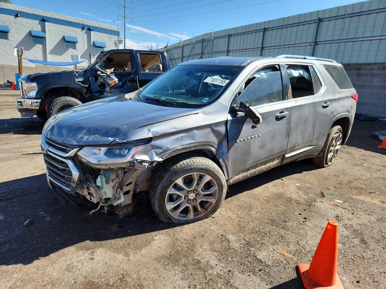 2019 Chevrolet Traverse Premier, VIN 1GNEVKKW3KJ297659 — Front end