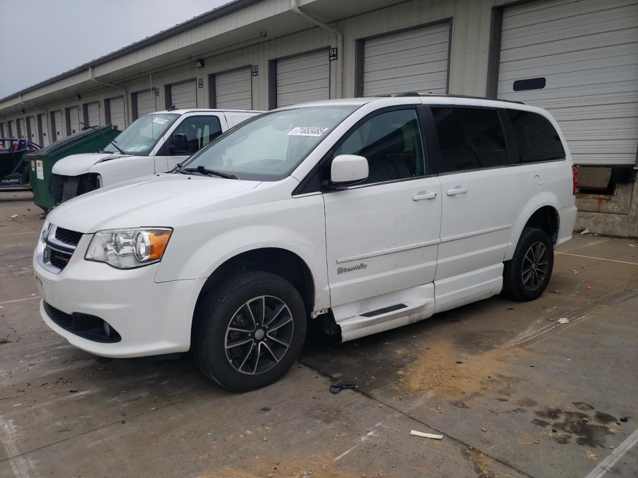 2017 Dodge Grand Caravan SXT, VIN 2C7WDGCG0HR767965 — Auction photo