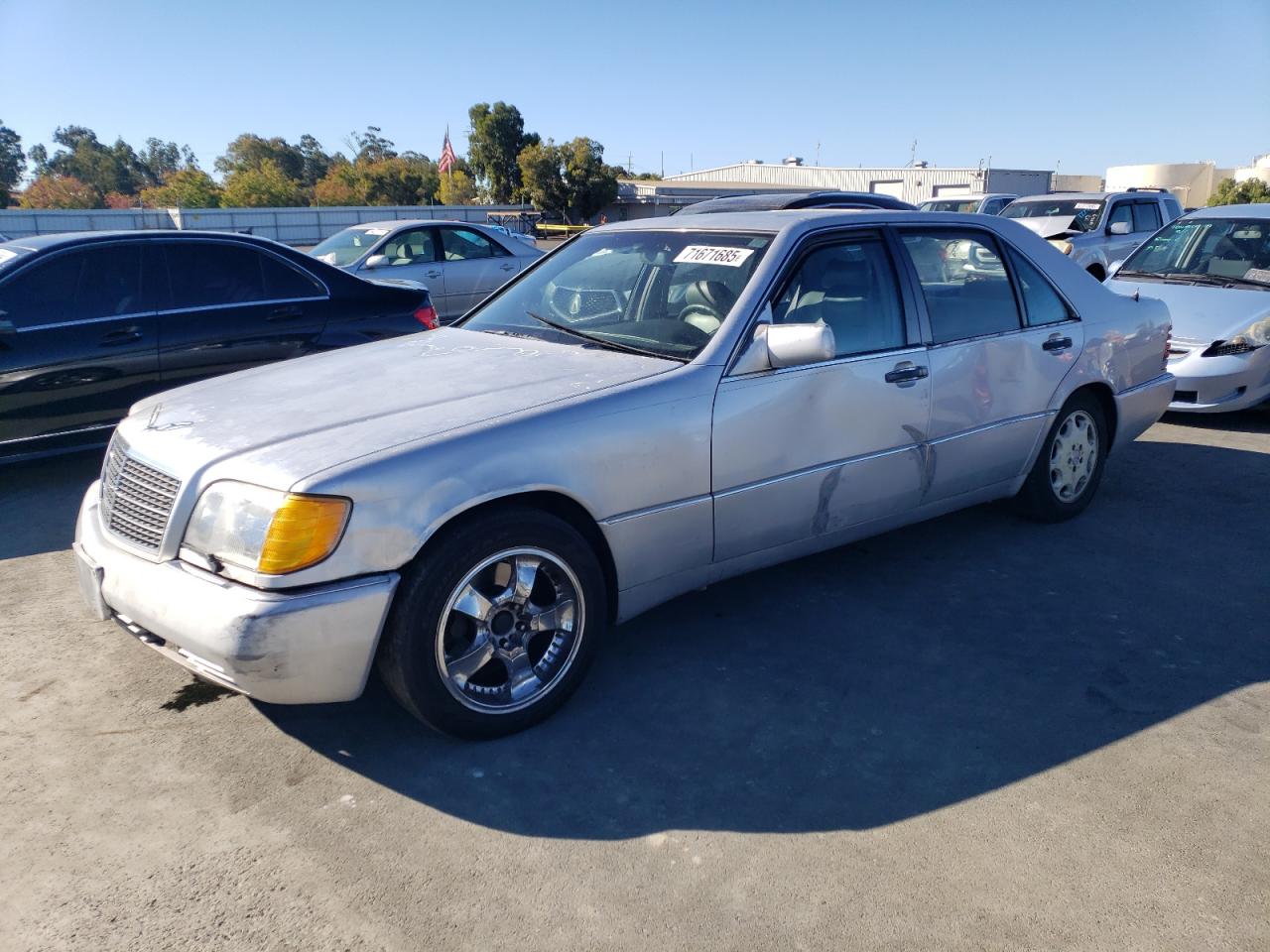 1994 Mercedes-Benz S 320, VIN WDBGA43E8RA165732 — Side