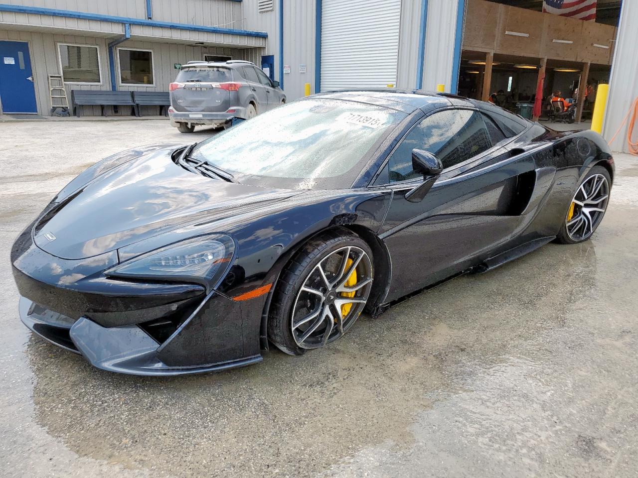 2019 McLaren 570S, VIN SBM13FAA5KW005658 — Undercarriage