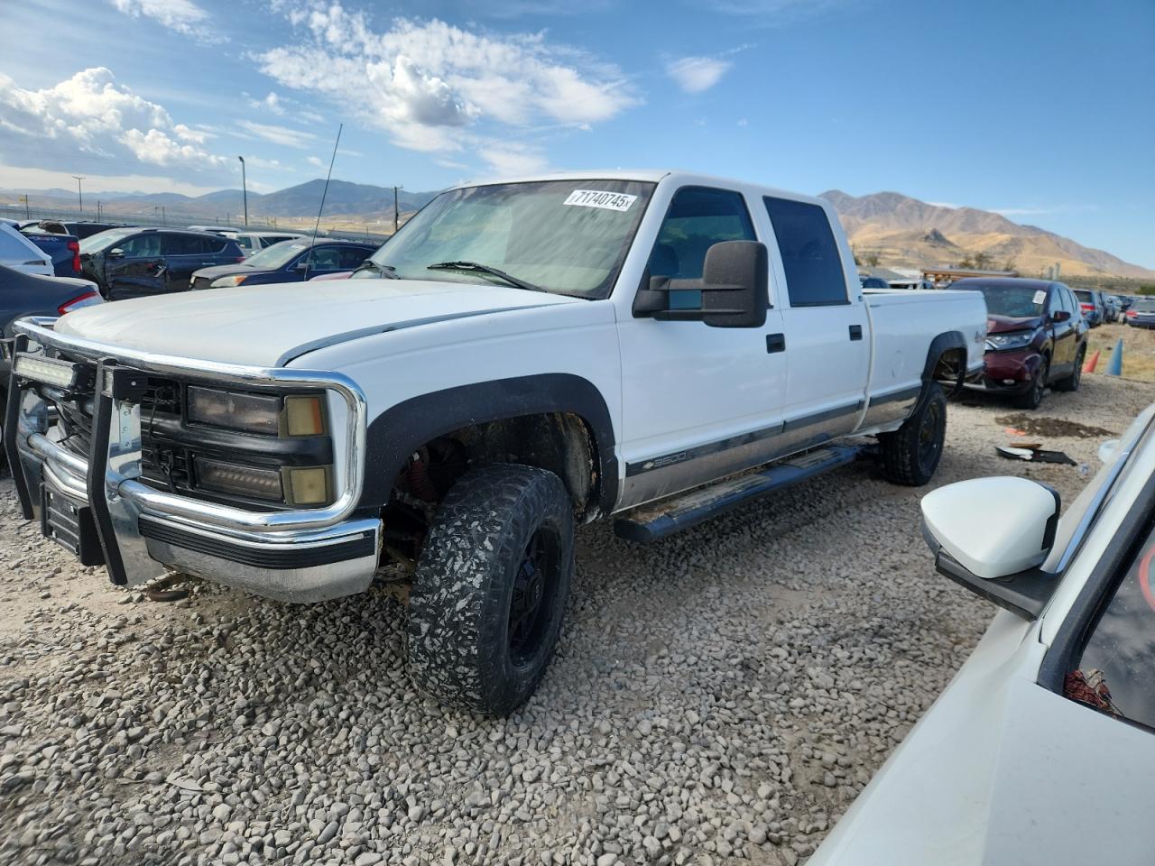 2000 Chevrolet Silverado 3500, VIN 1GCHK33J2YF407622 — Undercarriage