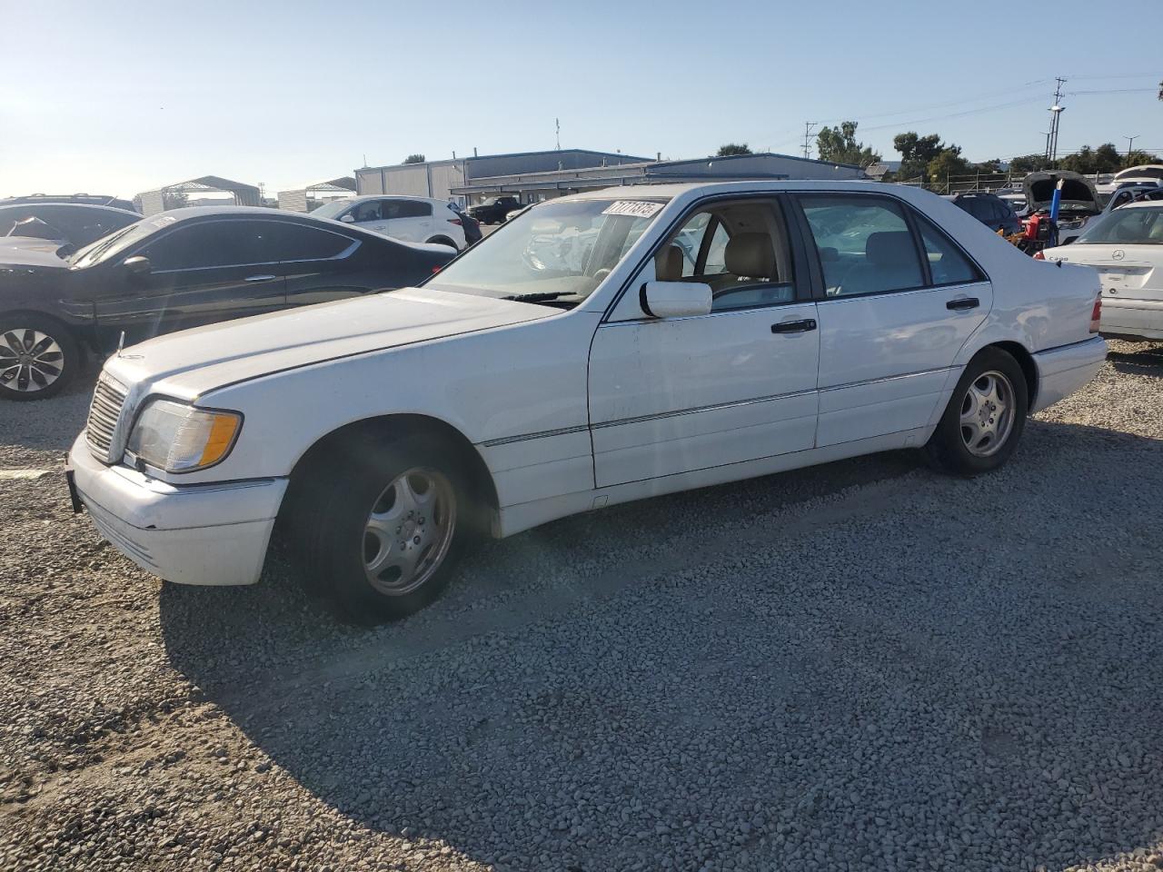 1998 Mercedes-Benz S 320/430/500, VIN WDBGA43G4WA403363 — Minor dents and scratches
