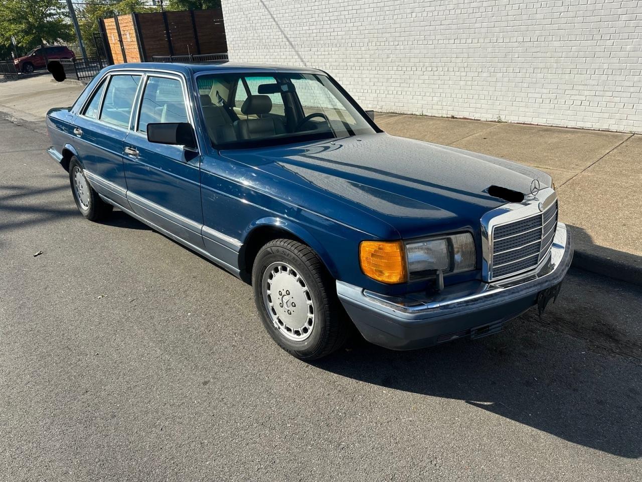 1990 Mercedes-Benz 420 SEL, VIN WDBCA35E7LA536957 — Minor dents and scratches