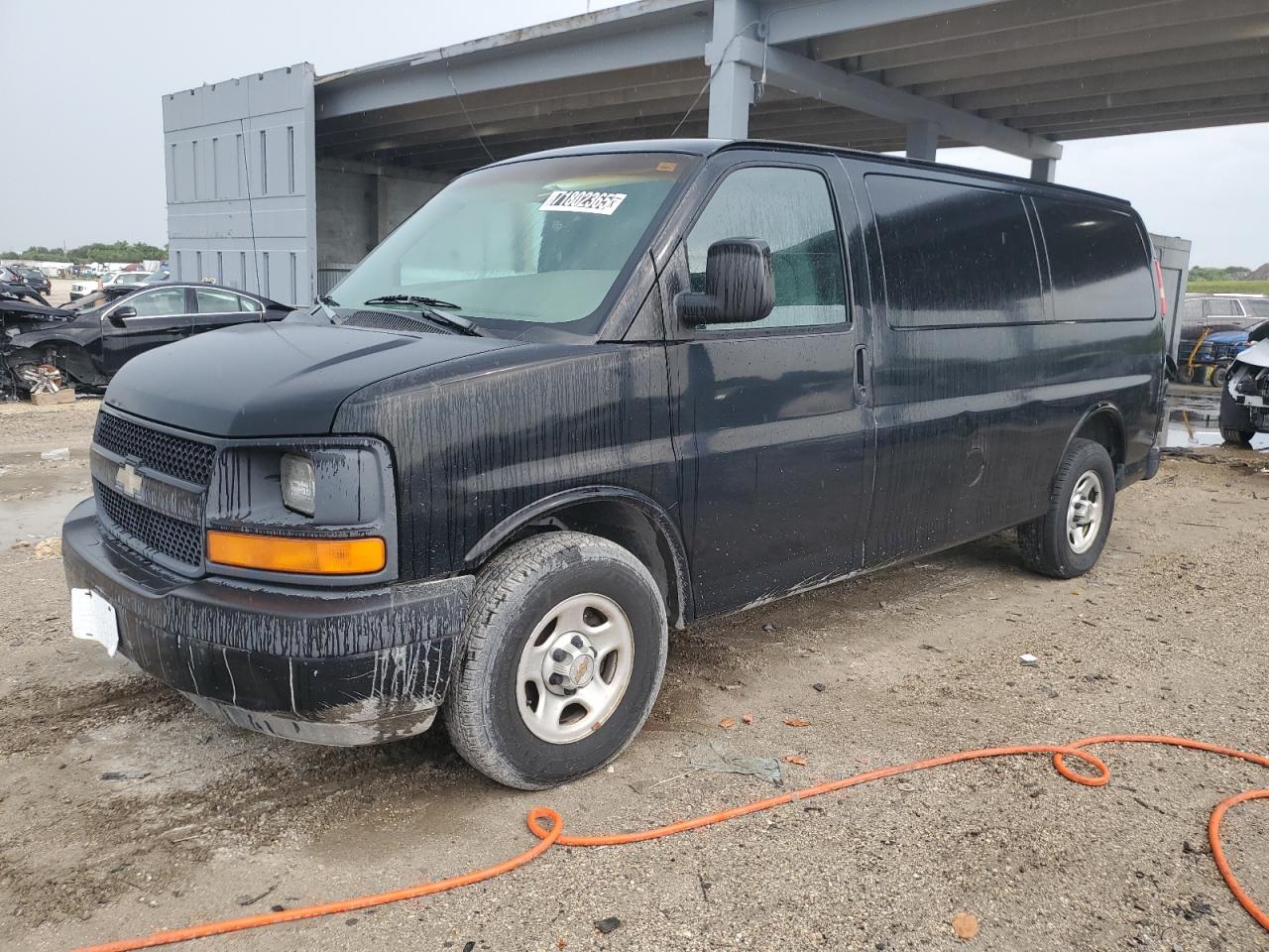 2003 Chevrolet Express G1500, VIN 1GCEG15X331183406 — Minor dents and scratches