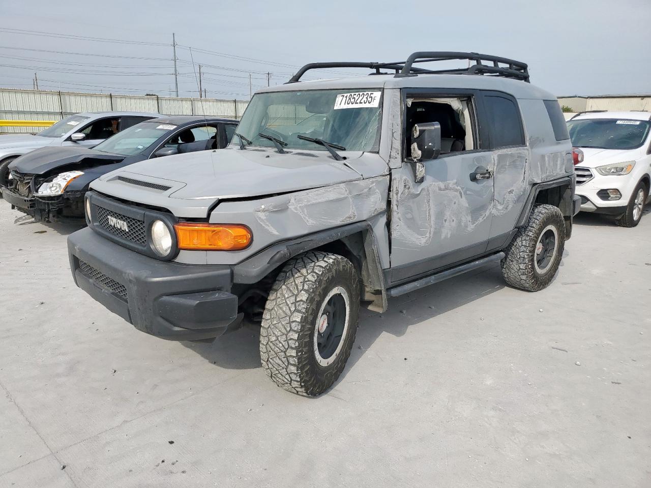 2013 Toyota FJ Cruiser, VIN JTEBU4BF1DK159962 — Front end