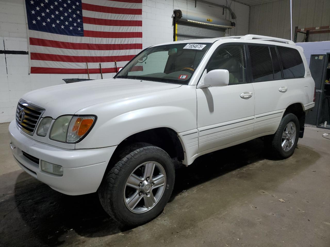 2007 Lexus LX 470, VIN JTJHT00W374020967 — Rear end